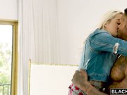 妹子很漂亮乳房形状完美心动受不了啪啪尤物操穴爽得停不下