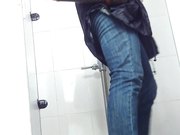 商场排队厕拍系列很富有的阿姨穿着性感丝袜下面看着很干净