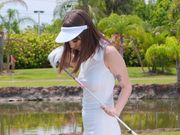 在高尔夫教练大屌猛烈抽插下高潮不断的小淫妇