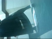 国内某超市公共女厕偷拍烟瘾很大的少妇抽烟的样子