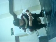 国内某超市公共女厕偷拍烟瘾很大的少妇抽烟的样子