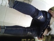 某大厦女厕偷窥绑带凉鞋妹子尿尿小阴唇张开真好看