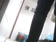 大学女厕所系列短发美女尿完对着镜子整理内裤一看就是个骚货