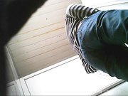 高校女厕近距离双镜头偷拍红衣妹子不怕冷大冷天穿肉丝