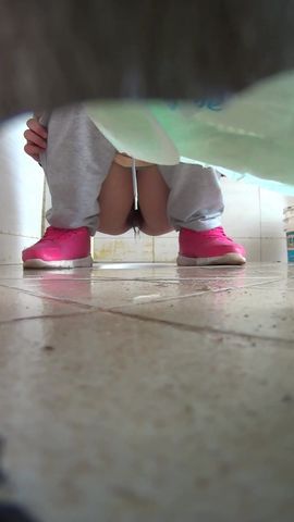 大学双机位女厕所系列美女毛好像不多