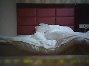 大学长发美女私会网友抓着内裤不让脱小伙软磨硬泡半天终于插进去