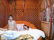 连体镂空黑丝美乳美女与男友激情造爱很疯狂干了2炮