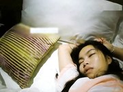 美乳靓妹和室友喝多了男友在沙发上干完女友干室友