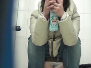 商场排队厕拍系列黑丝皮裤妹子下面很干净难得一见的名器