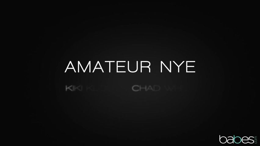 在私人会所里用力操钢管舞女下面两个洞