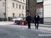 两屌同入性感的金发美妇