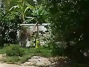 [国产女忧系列]骚女起床后边刷牙边给自己扣了一发