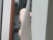 真实偷拍隔壁家小妹洗澡吹头发