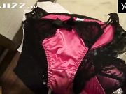 迷翻美乳表妹黄瓜插完大鸡巴干怒射胸口