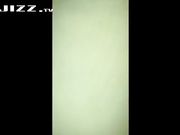 指奸年轻小女友 潮喷时身体不停抖动