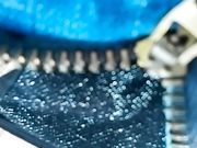 白嫩少女户外直播露奶扣屄