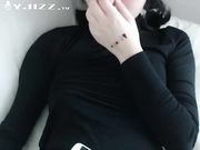 国人黑衣萌妹子国外平台漏胸小秀