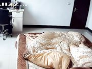 摄像头偷拍小伙大白天的和美少妇打炮