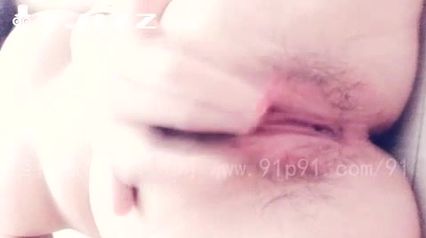 极品白皙大胸粉B的萝莉自慰到潮吹喷尿