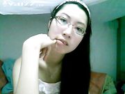 黑客打开摄像头 偷窥女大学生宿舍 感觉是在看片 妹子忍不住的摸下面