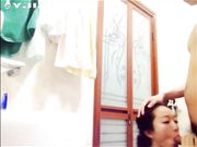 卫生间正准备洗澡时老师突然拿起我的鸡巴舔