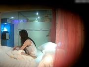 靓妹和男友开房看视频忍不住摸一下逼逼射完还一直硬邦邦