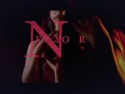 与金发美人在大自然中享受性爱的乐趣