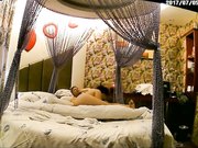 主题酒店中年老板娘欲求不满与情夫开房啪啪