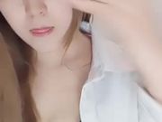 丰满漂亮主播依依穿着情趣黑丝大力插穴自慰