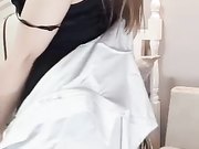 丰满漂亮主播依依穿着情趣黑丝大力插穴自慰