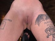 被绑在管子性虐中极度高潮的美妇