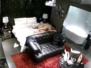 豪华套房偷拍大学生带女同学开房对白清晰