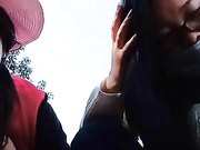 骚女小甜甜姐妹户外勾引扫地大叔强行扒裤子啪啪