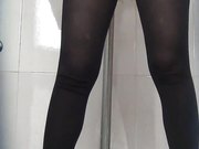 商场排队厕拍系列阴唇有点大的小妹妹抹完还要用手指抠一抠