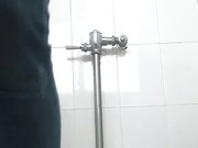 商场排队厕拍系列妹子这下面看着像大出血啊