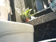 国内高级夜总会女厕偷拍来嘘嘘的小姐有几个颜值还不错