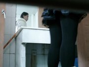 国内某大学真实偷拍系列2零距离接触清纯学生MM