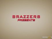 塞满巨乳女大学生的美穴