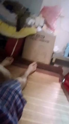 出租屋淫荡现场一个年轻小伙一个保安大爷一个老太太互搞生殖器