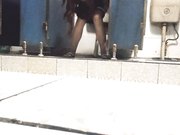 妹子洗手间里面原来这么热闹