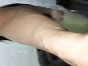 黑丝吊带在洗手间扣穴自慰时被猛男发现掏出鸡巴就往嘴里放爆了一嘴