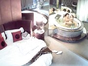 情趣酒店偷拍健壮男和美女洗完鸳鸯浴激情啪啪