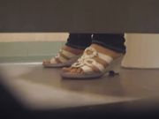 商场厕所偷拍系列尿尿都黄黄的是时候下下火了