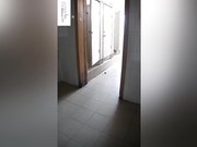 学生MM厕所跟拍系列拍妹子脸的时候差点被发现