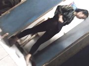 当面对着妹子拍系列妹子洗手间里面原来这么热闹.