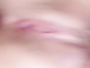 仙女小甜甜还没开脱就内裤就湿了一片自慰骚逼淫了一手好湿