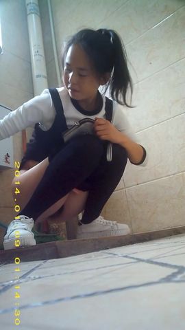 高校偷拍系列学生妹子果然青春靓丽活力无限.