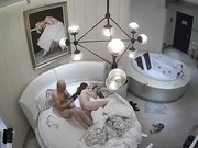 精品酒店豪华套房光头佬和情人开房偷情