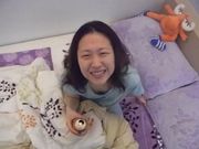 猥琐四眼仔和喝高的女友自拍搞得最后啤酒送精直接吞下去了