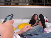 只有把继父的大肉棒吸爆了才能出去聚会